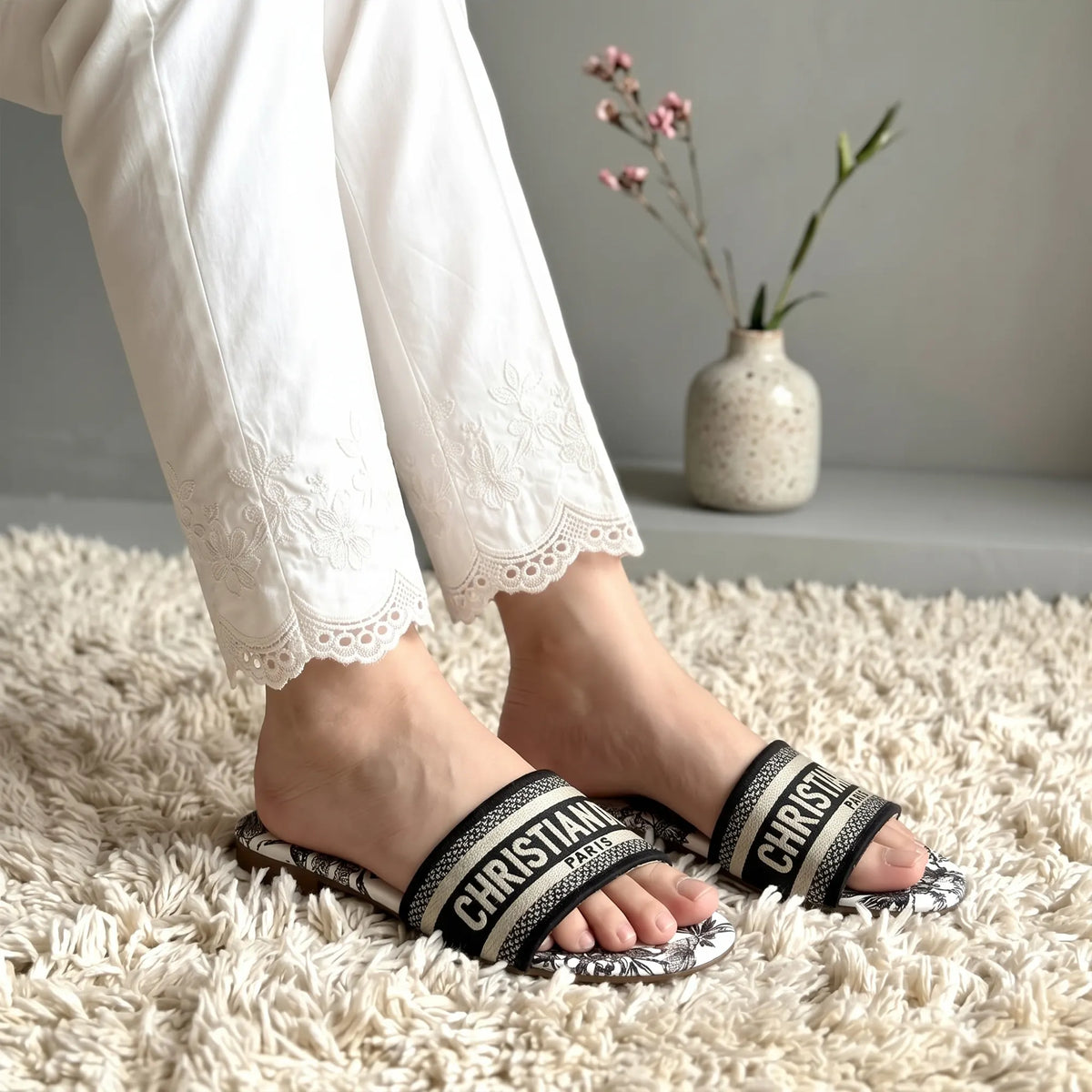 DI slippers - Black & Beige
