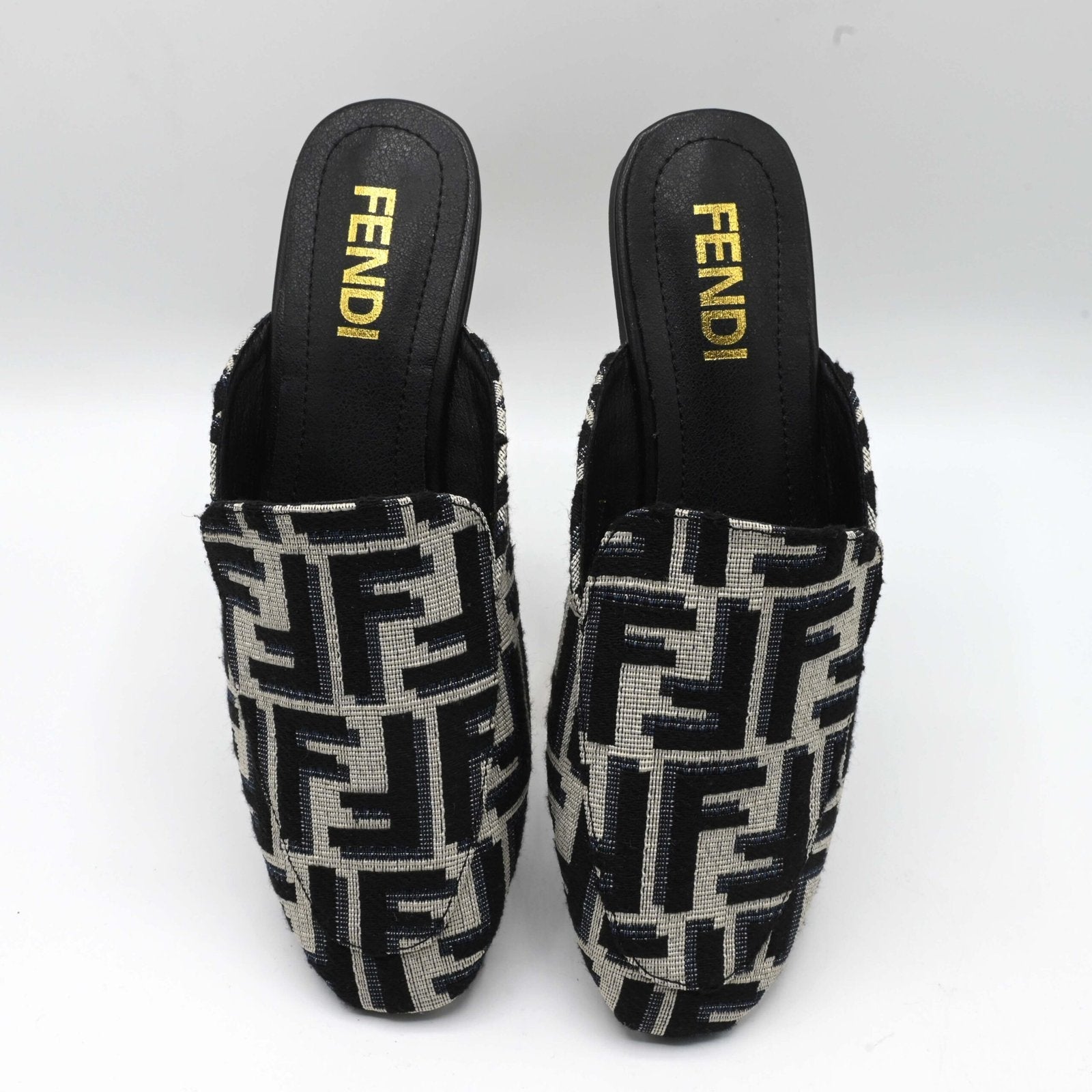 FENDI PUMPS Black