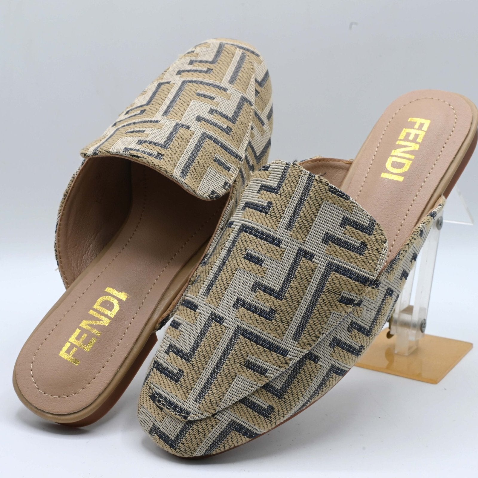 FENDI PUMPS Golden (4)