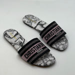 DI slippers - Black & White