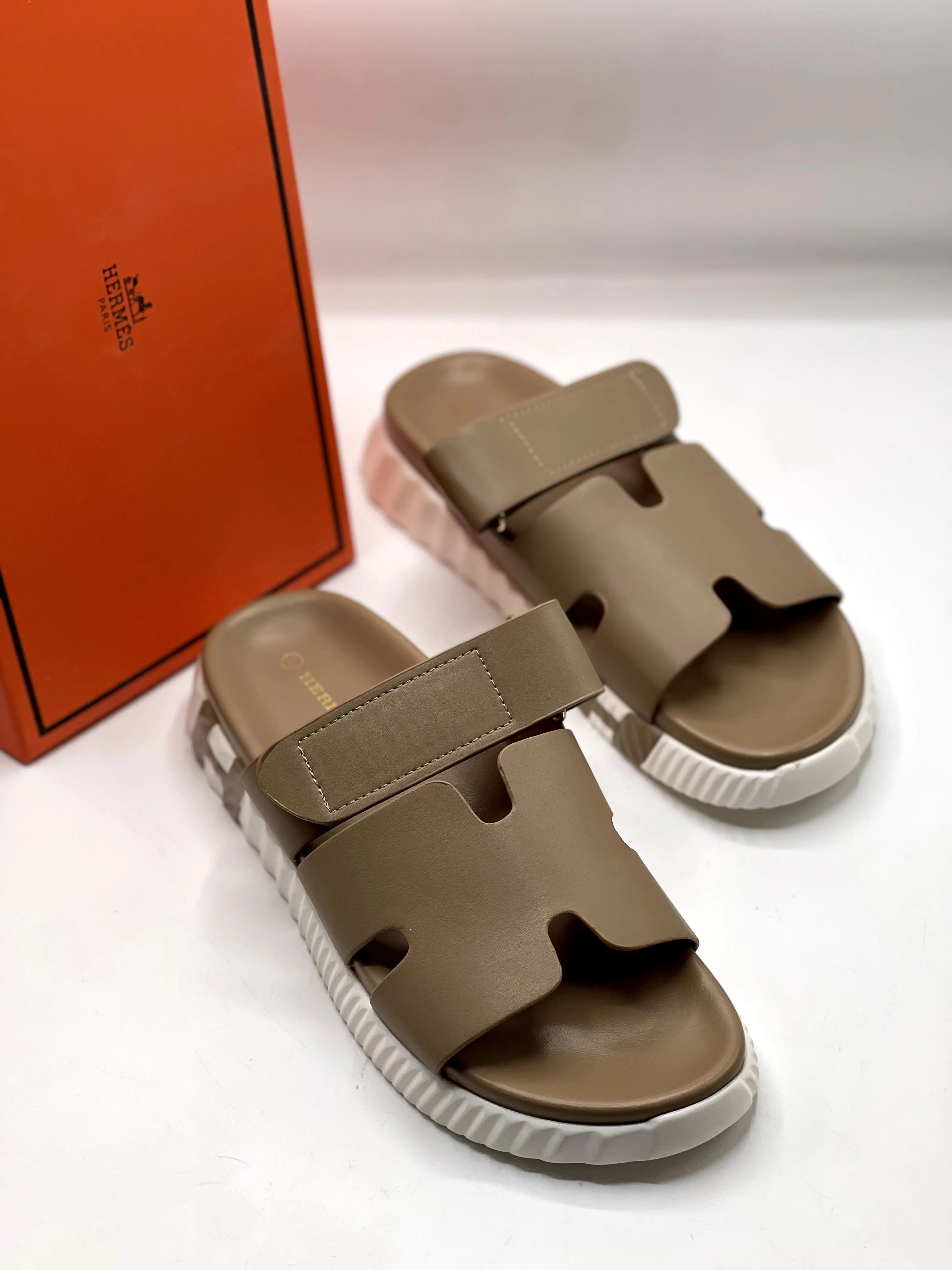 HM SLIPPERS WITH MEDICATED SOLE Grey