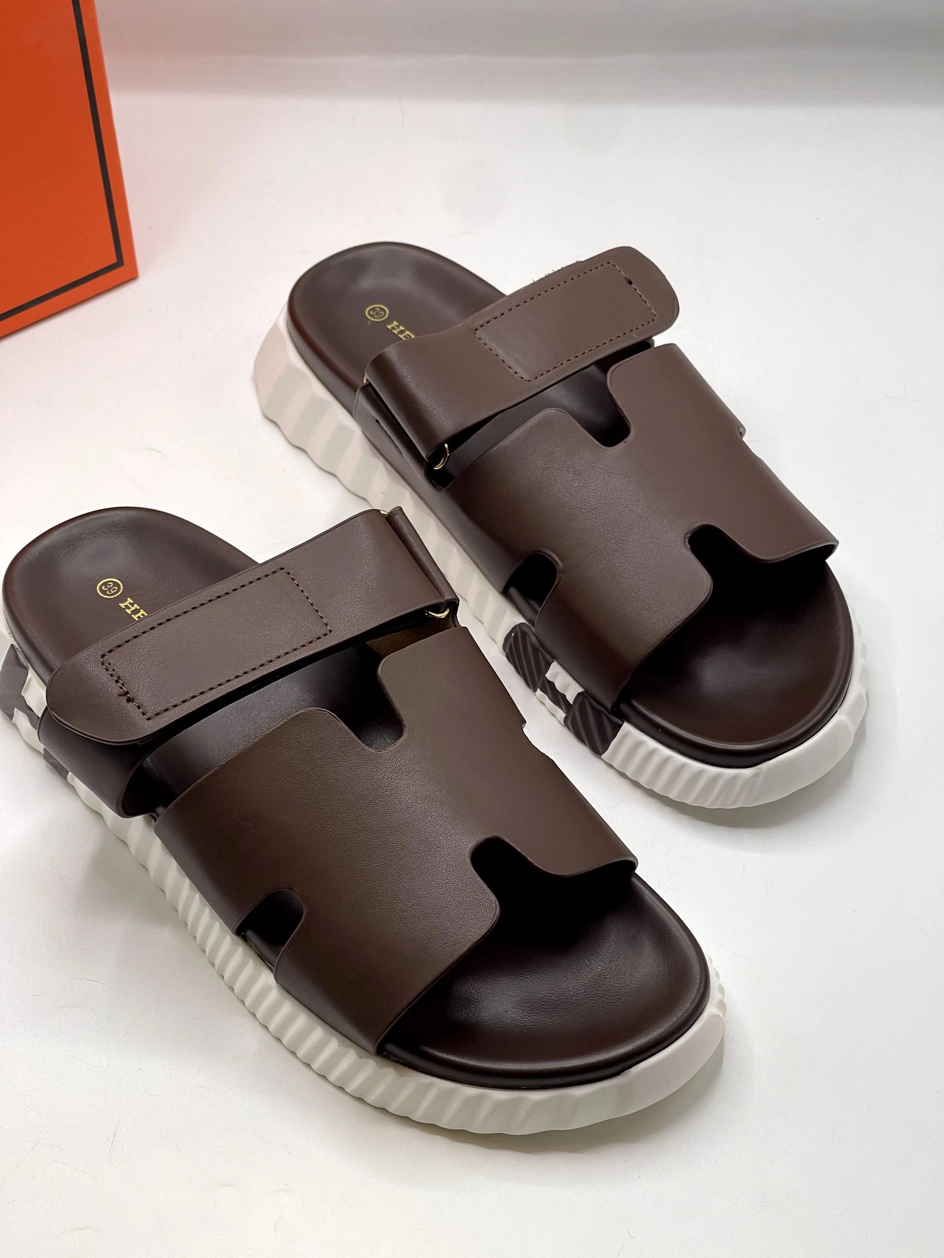 HM SLIPPERS WITH MEDICATED SOLE brown