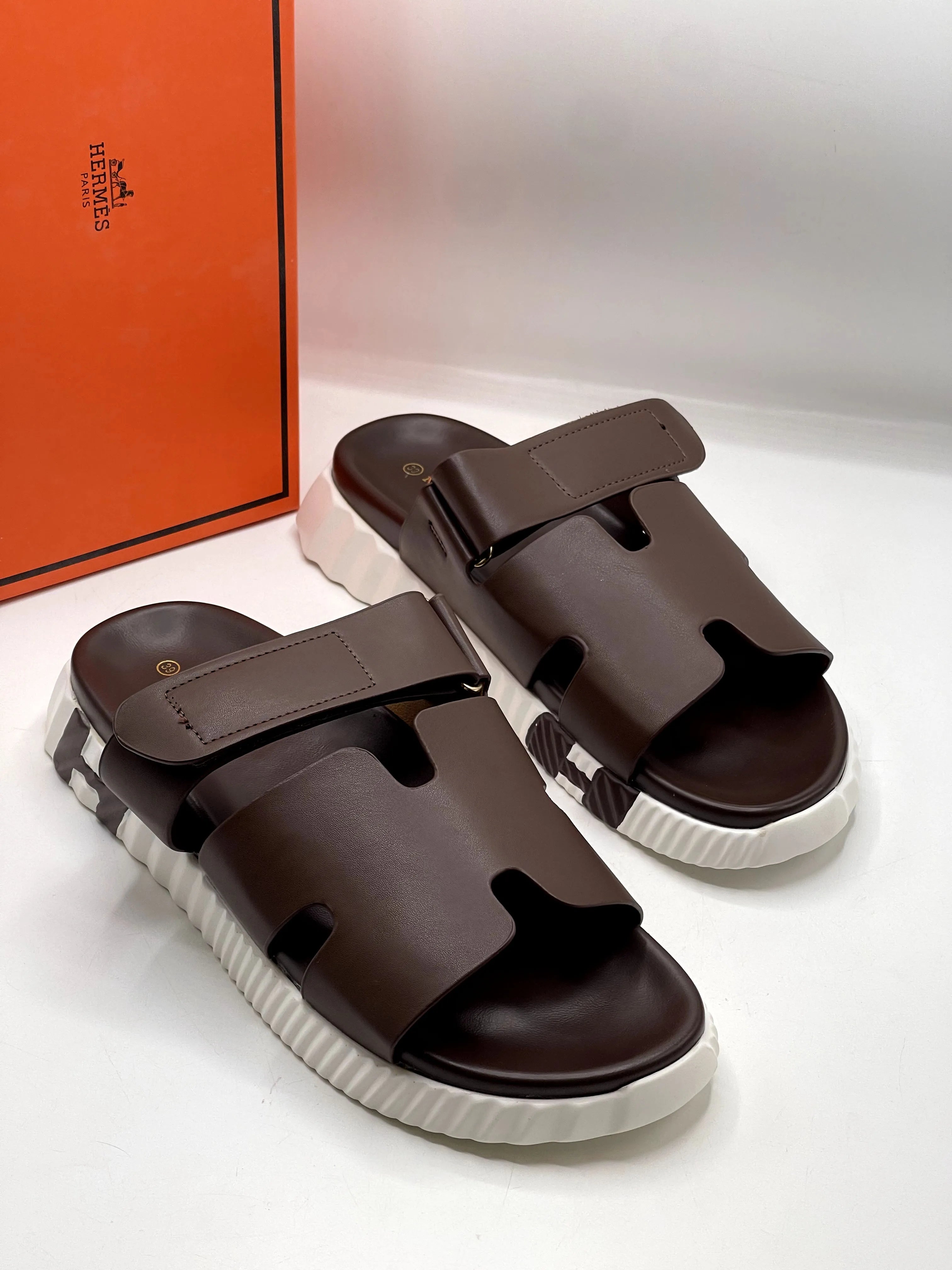 HM SLIPPERS WITH MEDICATED SOLE brown