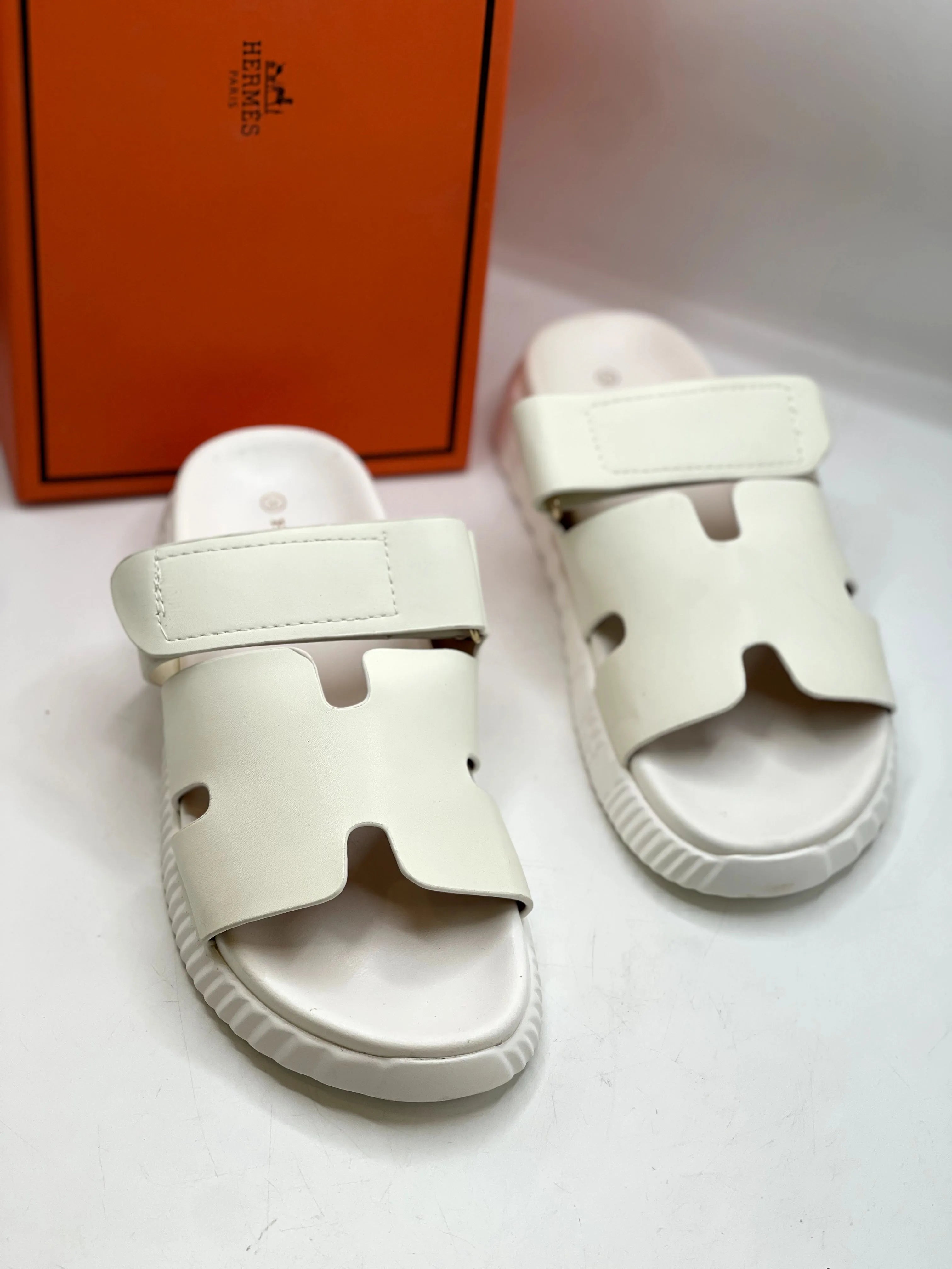 HM SLIPPERS WITH MEDICATED SOLE White