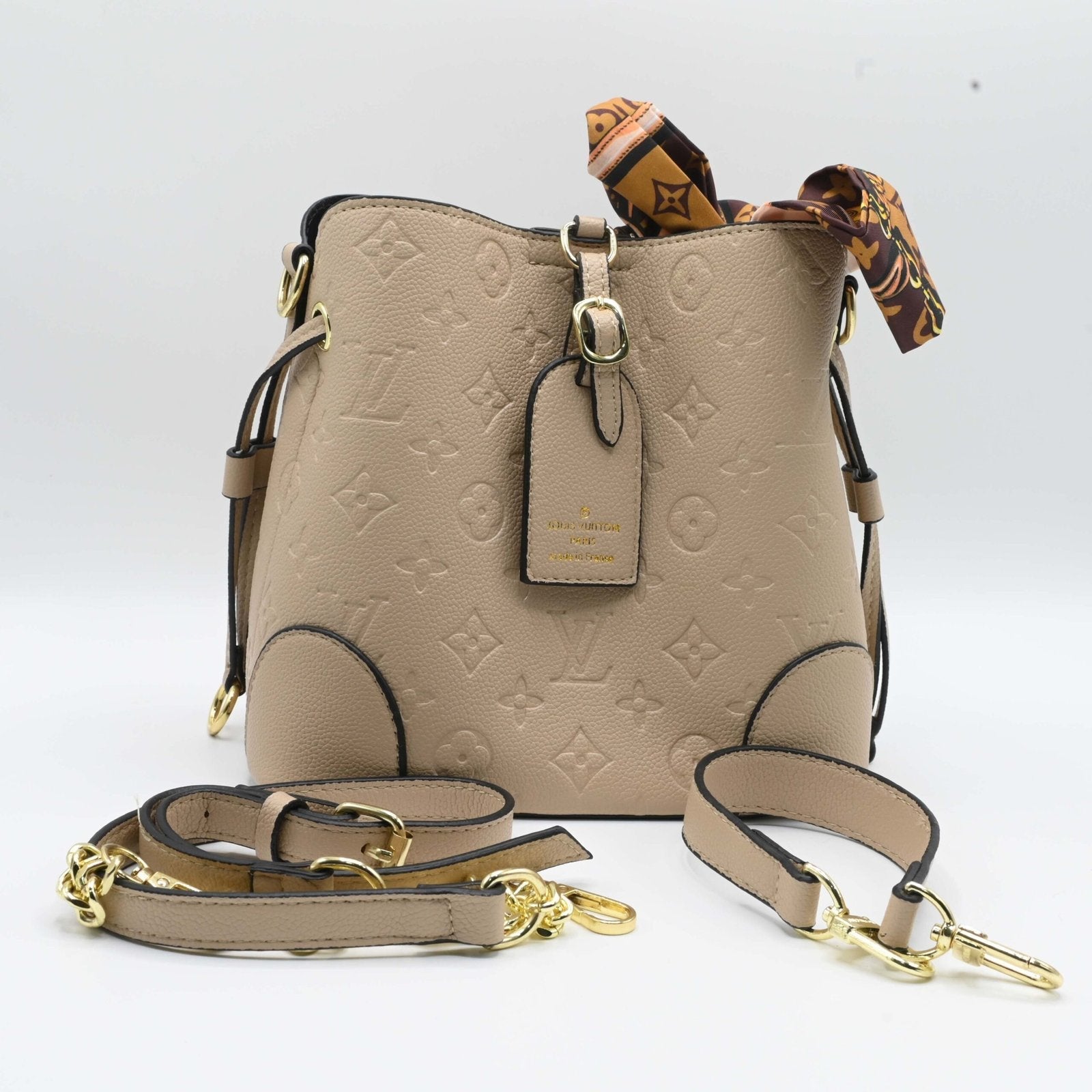 Louis Vuitton BUCKET White (2)
