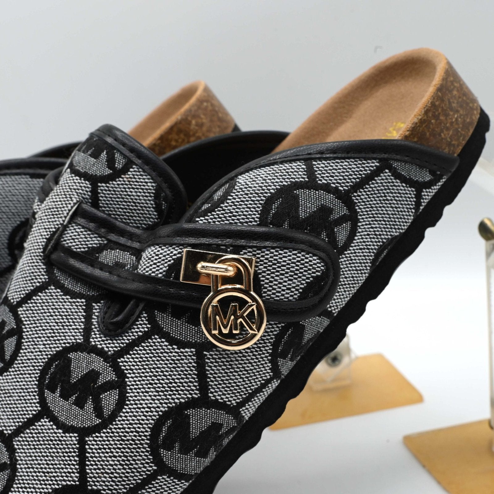 M k PUMPS Black (2)